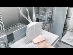 成長したサファイア単結晶インゴット 光学デバイス製造