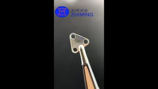 高精度スルーホールを備えたカスタムサファイア三角形コンポーネント