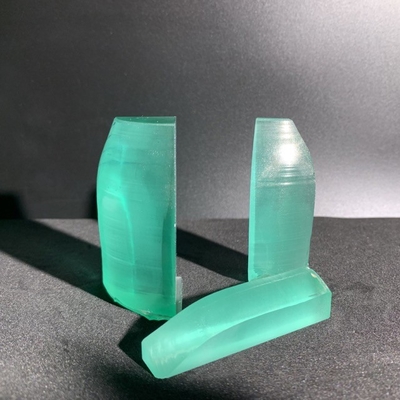 実験室で作成された緑色 YAG 単結晶 高純度 光学窓とレーザー