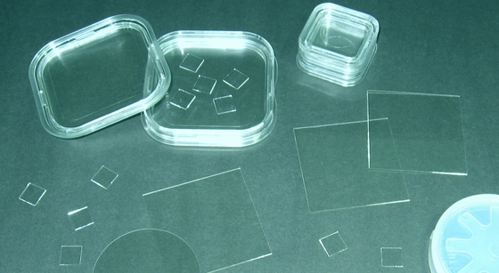 正方形10 X10 Mmのサファイアのウエファー0.5mmの厚さAl2O3の単結晶レンズ